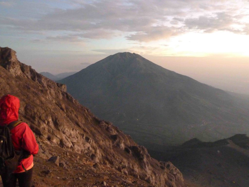 mel looking at merapi